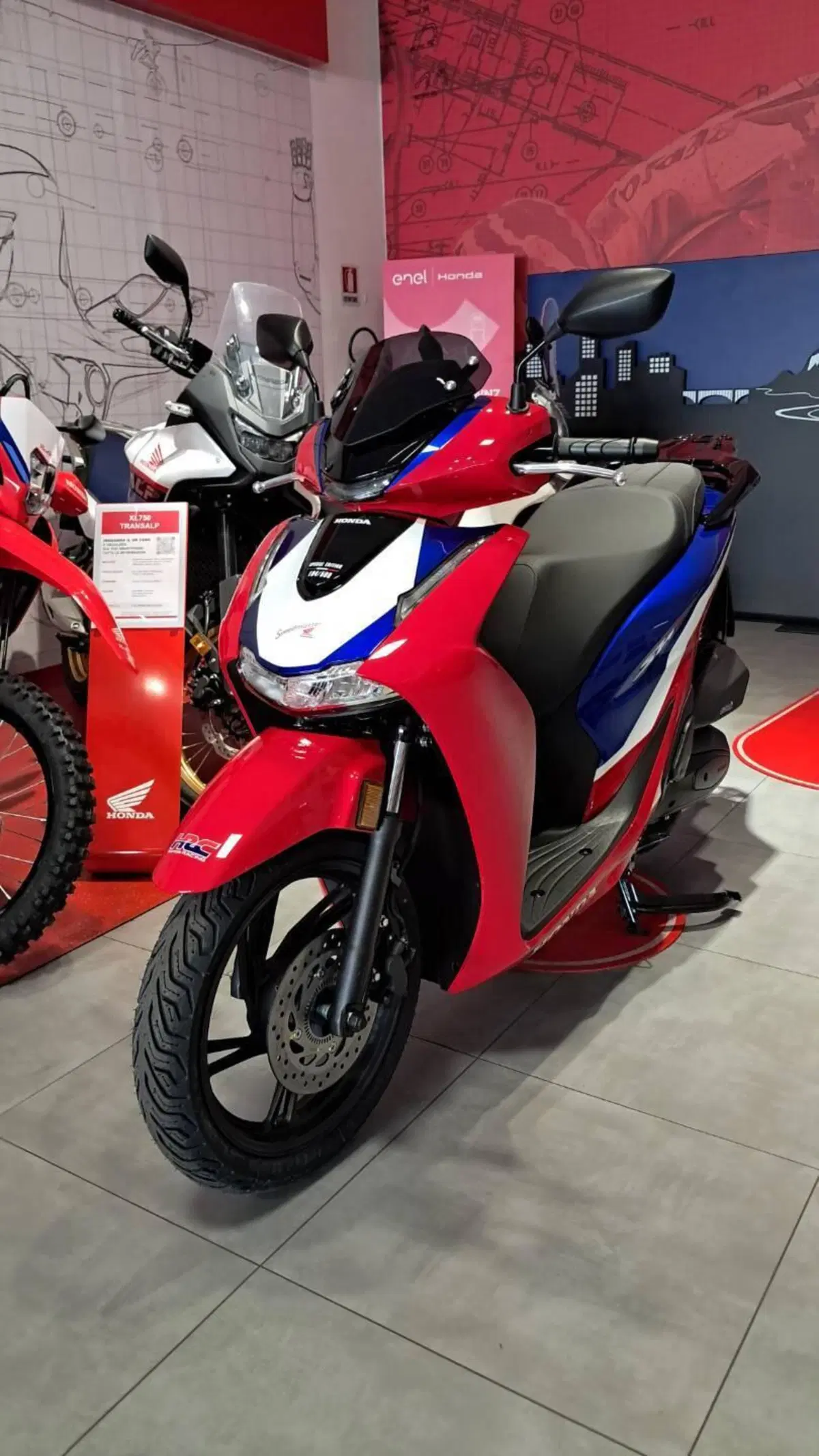 Honda SH 125 HRC Limited Edition (2026) (2)