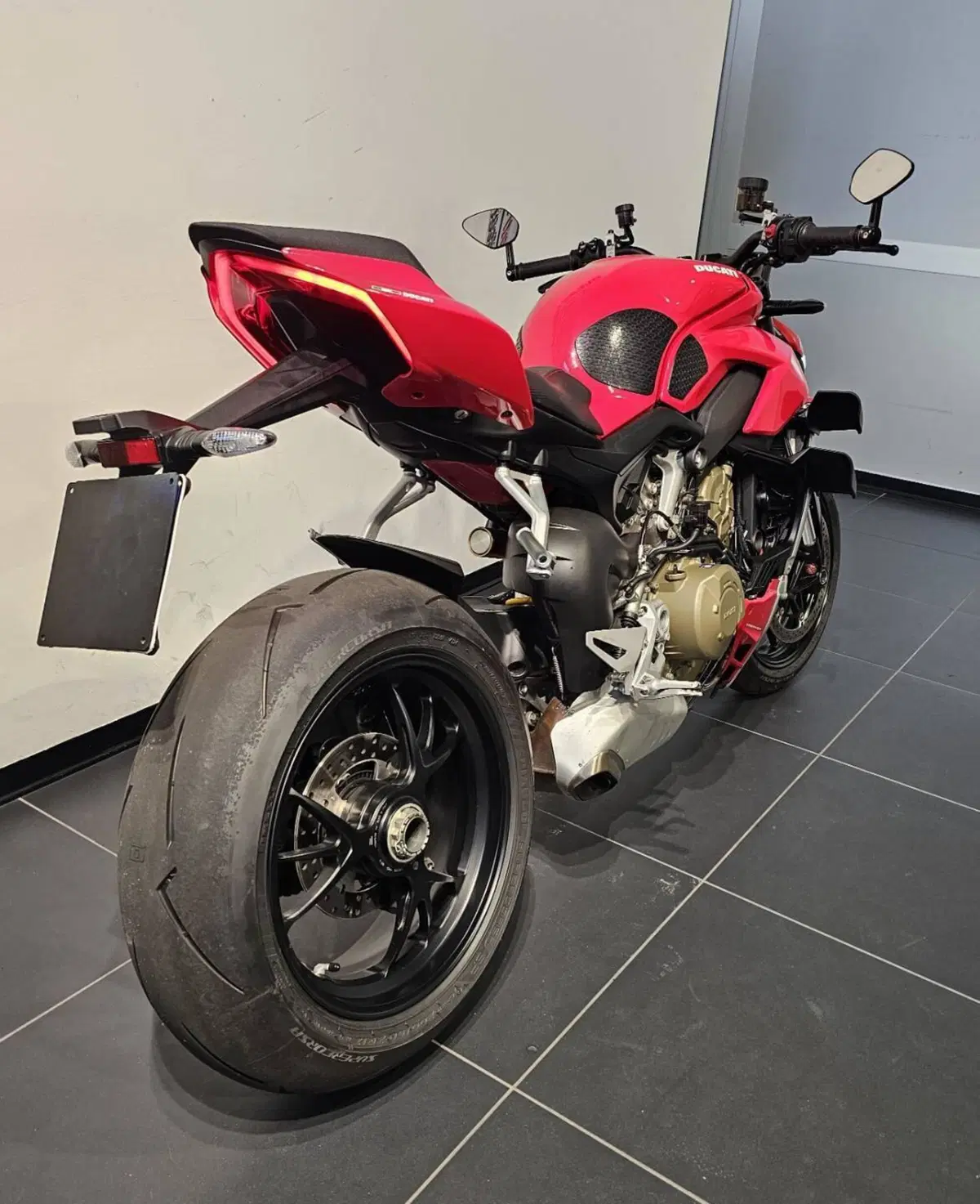 Ducati Streetfighter V4 1100 (2021 - 22) (4)