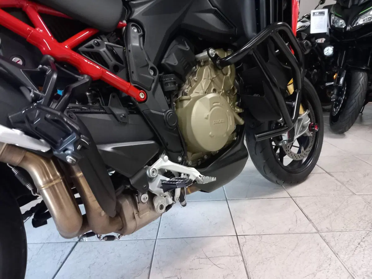 Ducati Multistrada V4 Pikes Peak (2021 - 24) (15)