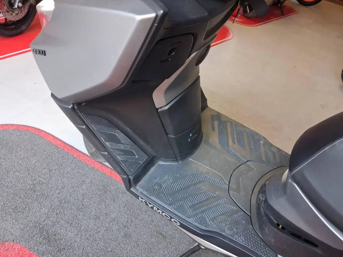 Kymco X-Town 300i City (2021 - 25) (3)