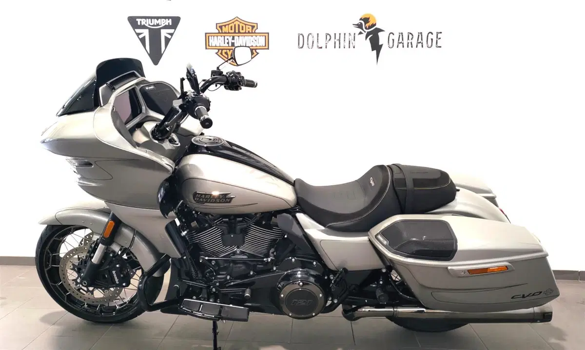 Harley-Davidson CVO Road Glide (2023) (6)
