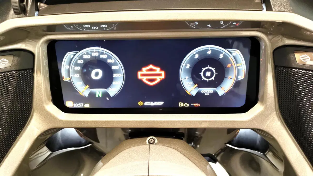 Harley-Davidson CVO Road Glide (2023) (10)