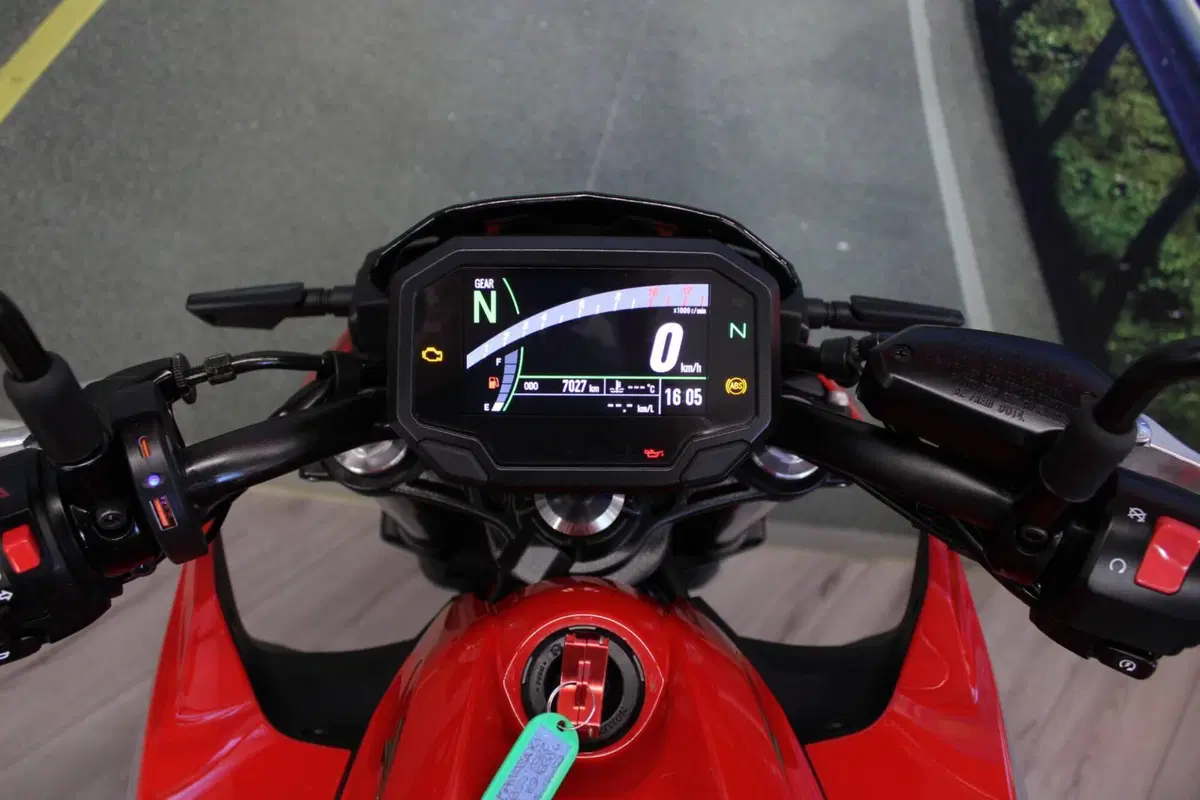 Kawasaki Z 650 50th Anniversary (2022 - 23) (6)