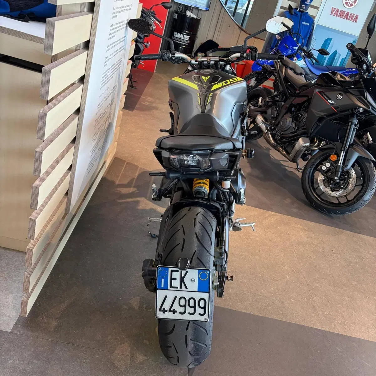 Yamaha MT-09 (2017 - 20) (2)