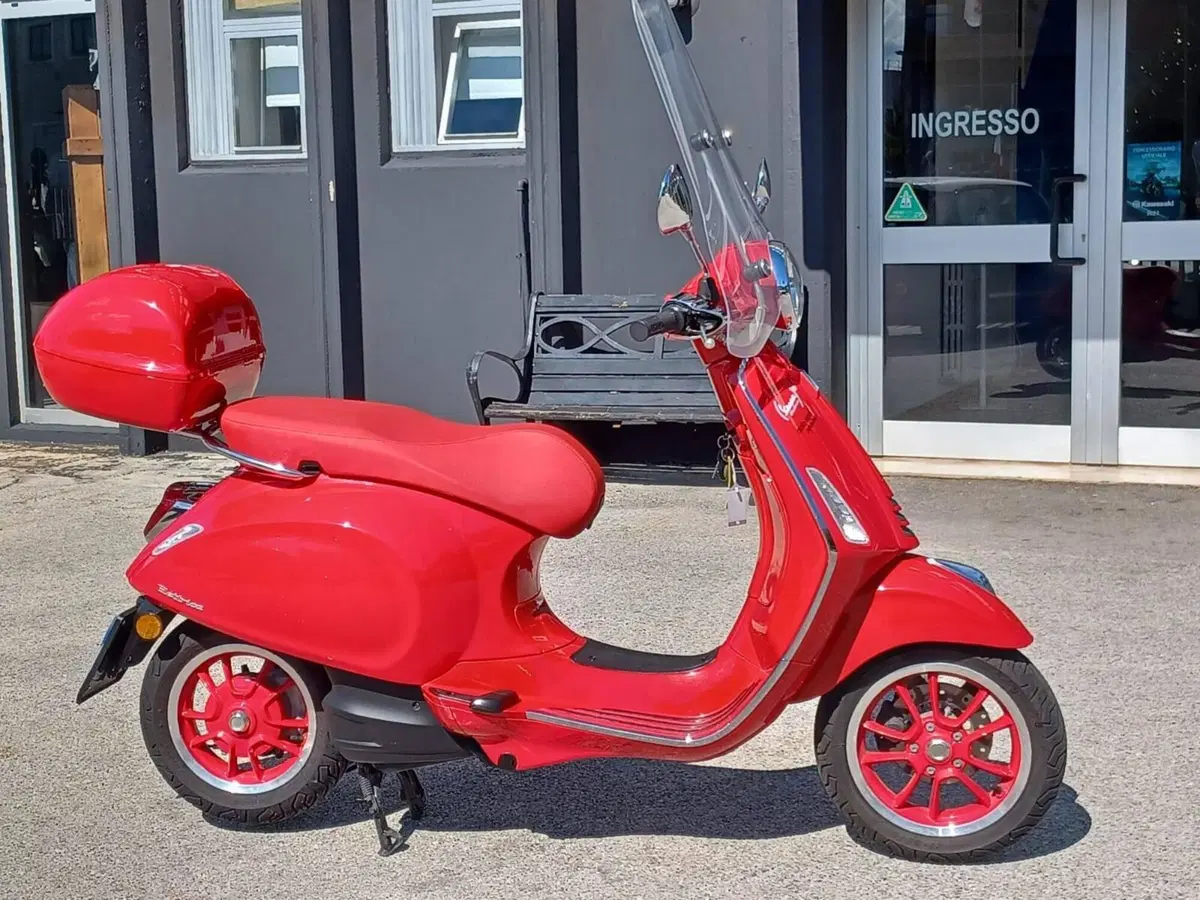 Vespa Vespa Elettrica 70 Red (2022 - 24) (3)