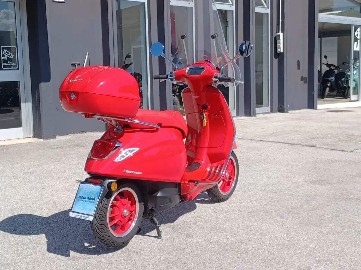 Vespa Vespa Elettrica 70 Red (2022 - 24) (4)
