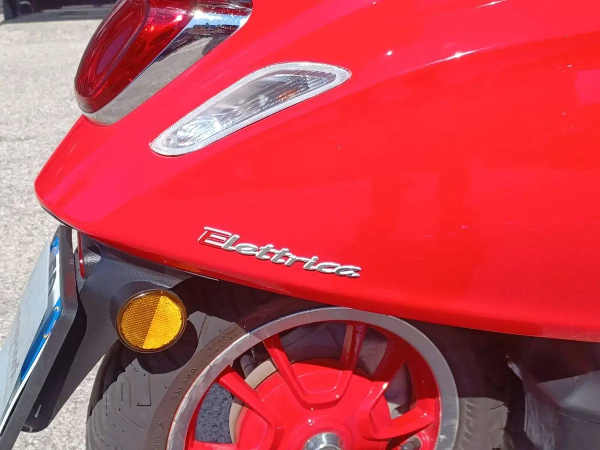 Vespa Vespa Elettrica 70 Red (2022 - 24) (7)