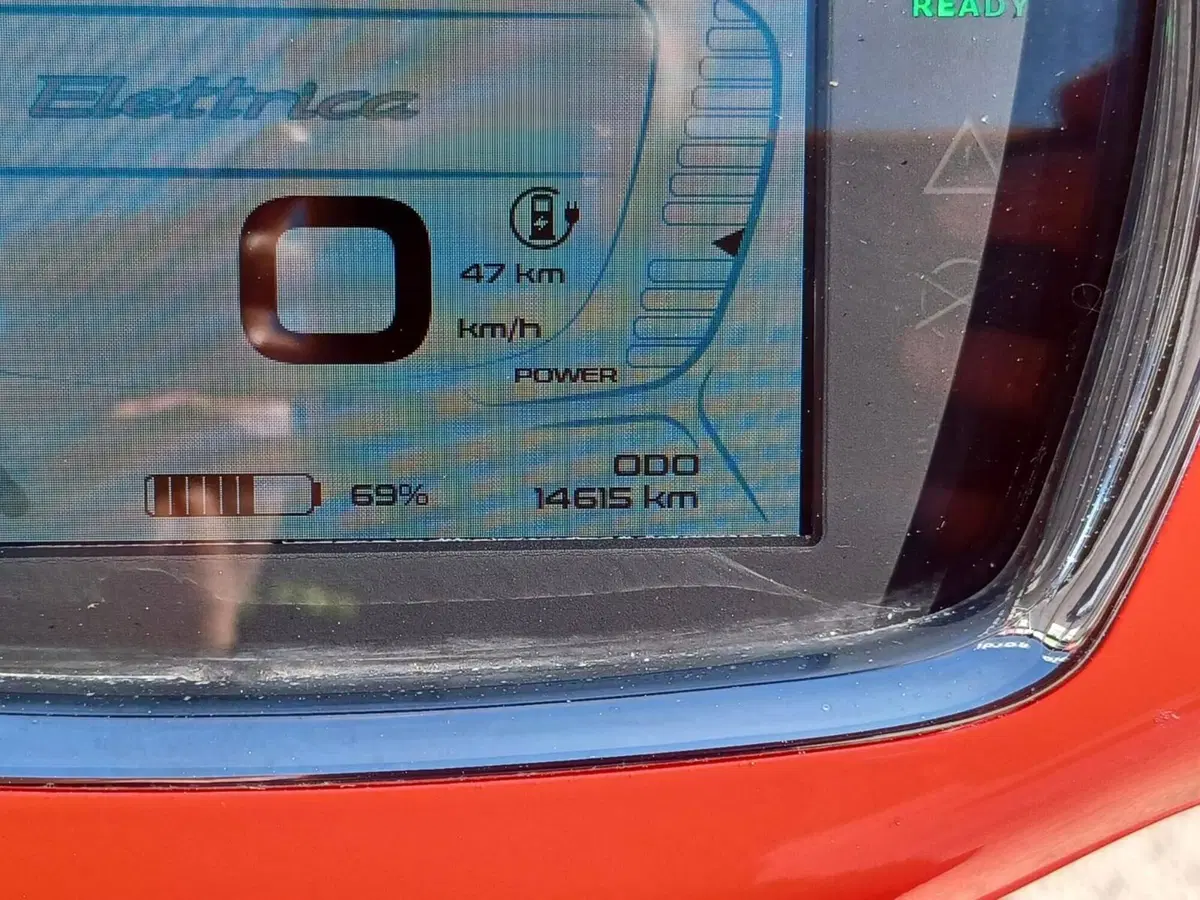 Vespa Vespa Elettrica 70 Red (2022 - 24) (9)