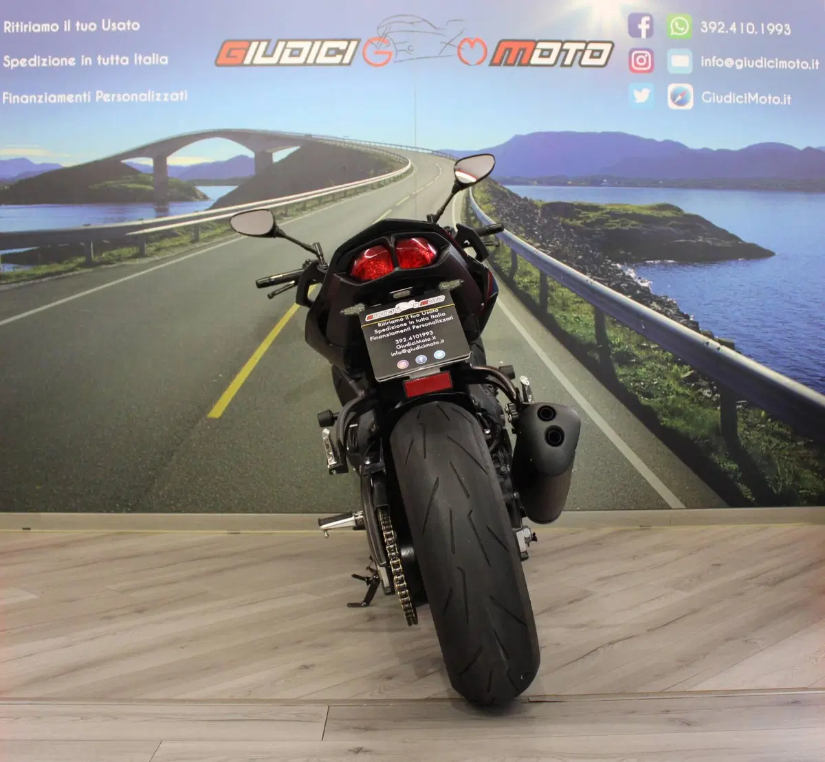 Yamaha FZ8 (2010 - 12) (4)