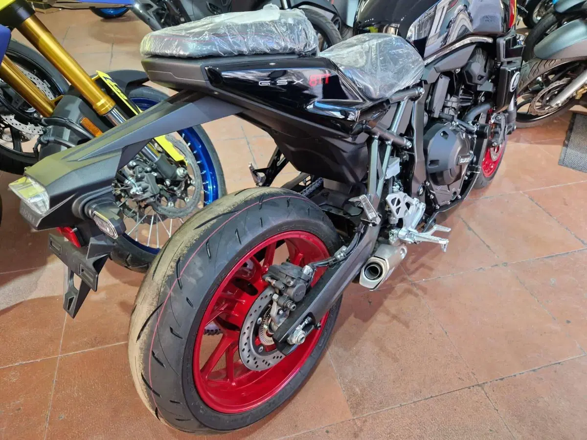 Suzuki GSX-8TT (2025 - 26) (4)