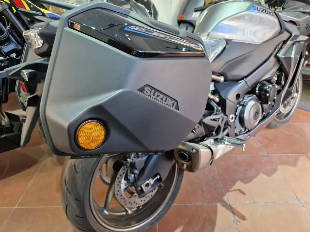 Suzuki GSX-S1000GT (2025 - 26) (4)