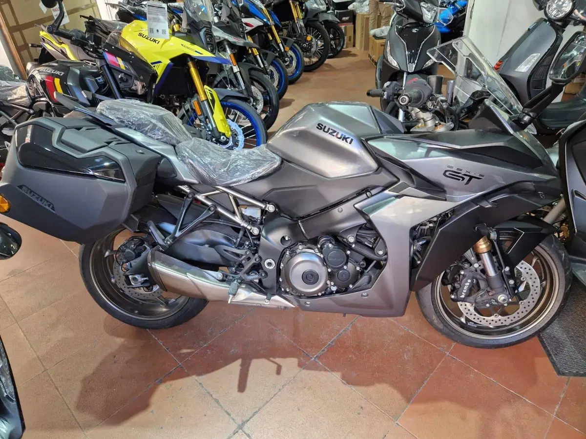 Suzuki GSX-S1000GT (2025 - 26) (2)