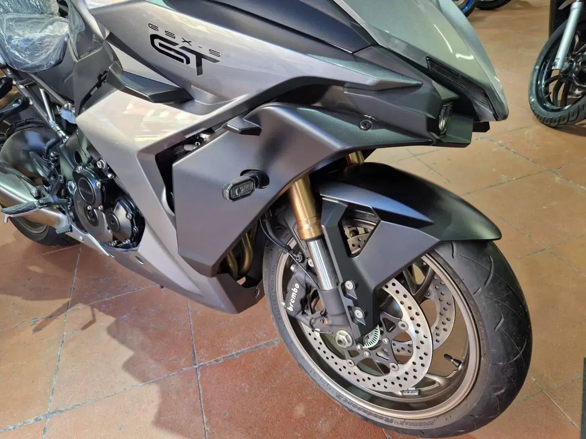 Suzuki GSX-S1000GT (2025 - 26) (3)