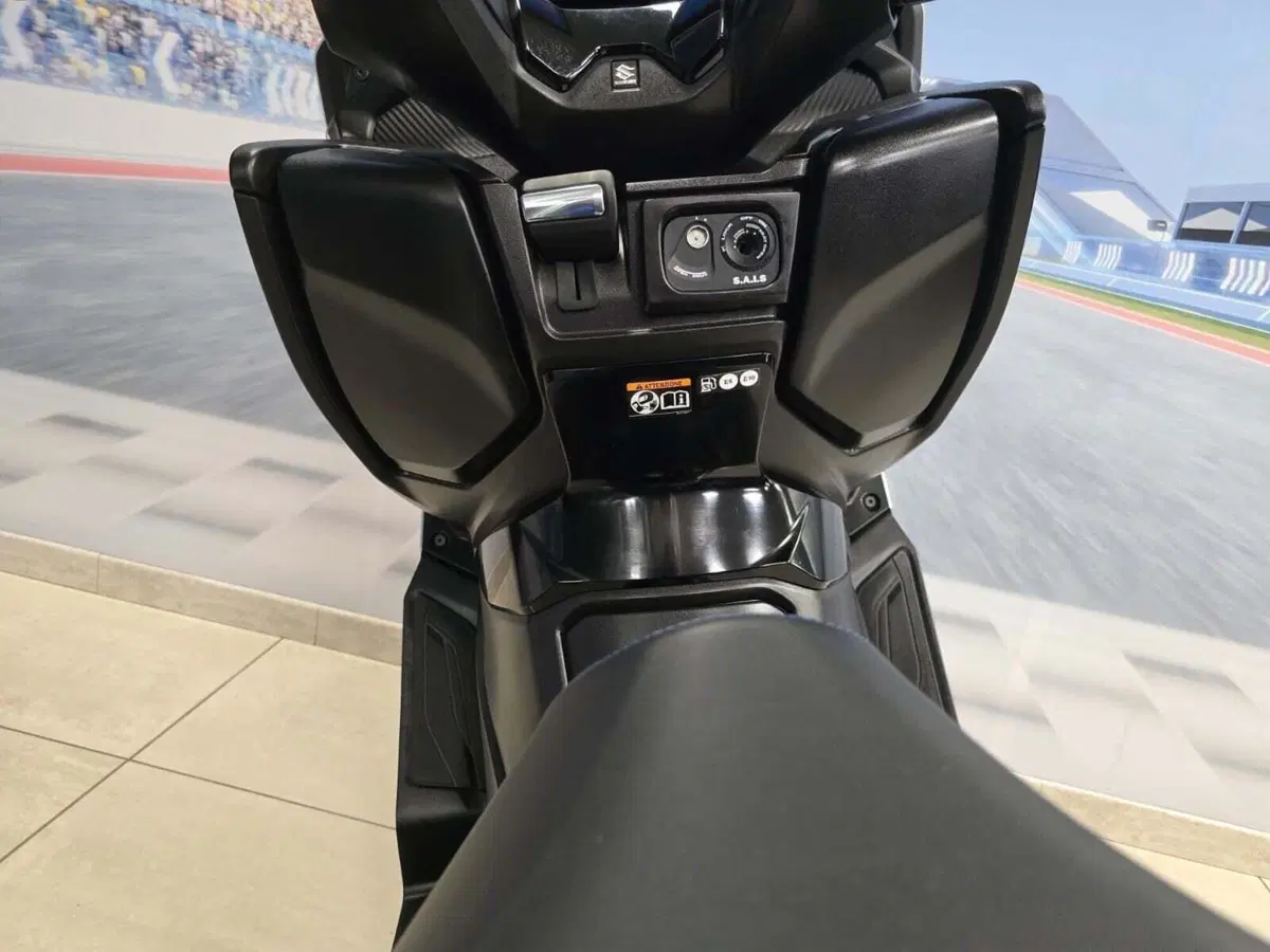 Suzuki Burgman 400 (2022 - 24) (9)