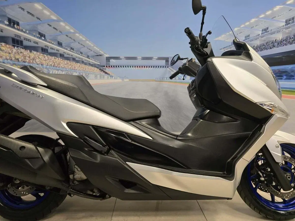 Suzuki Burgman 400 (2022 - 24) (14)
