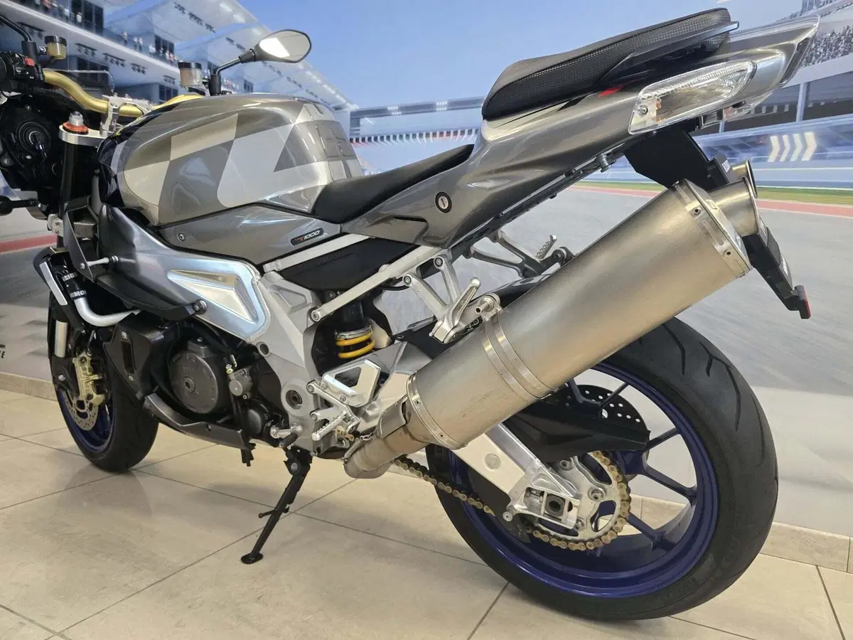 Aprilia Tuono 1000 R (2006 - 10) (8)