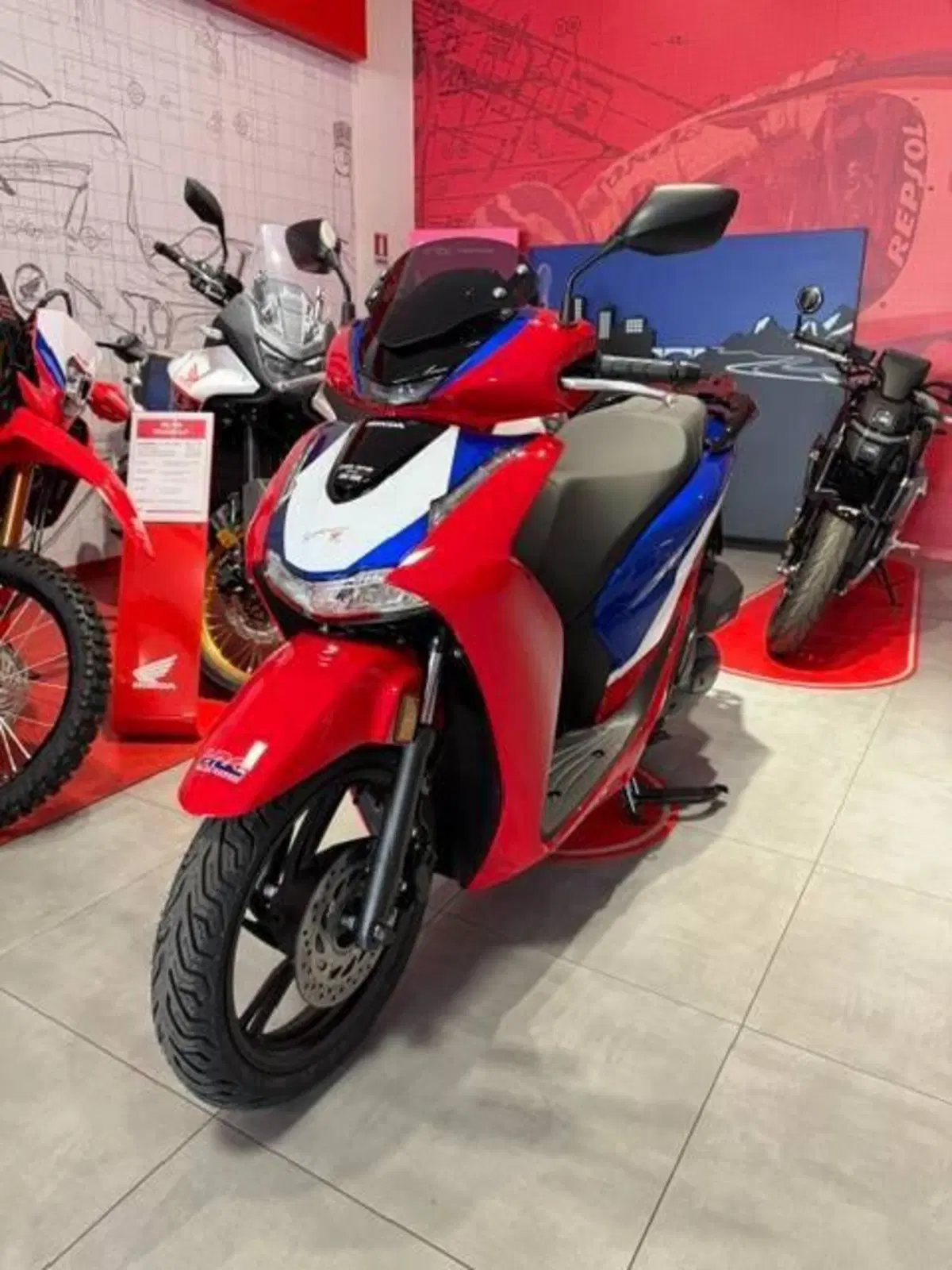 Honda SH 125 HRC Limited Edition (2026) (5)
