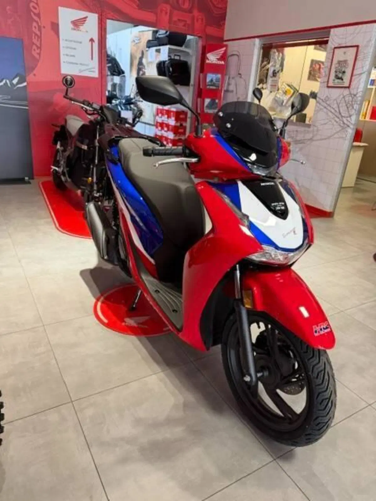 Honda SH 125 HRC Limited Edition (2026) (7)