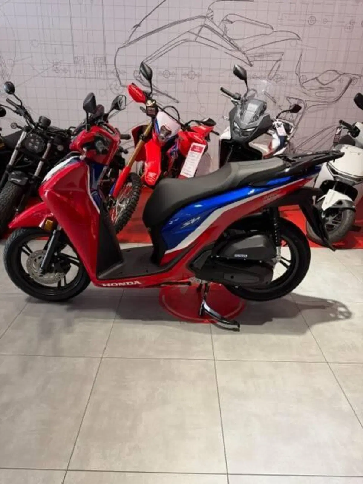 Honda SH 125 HRC Limited Edition (2026) (9)
