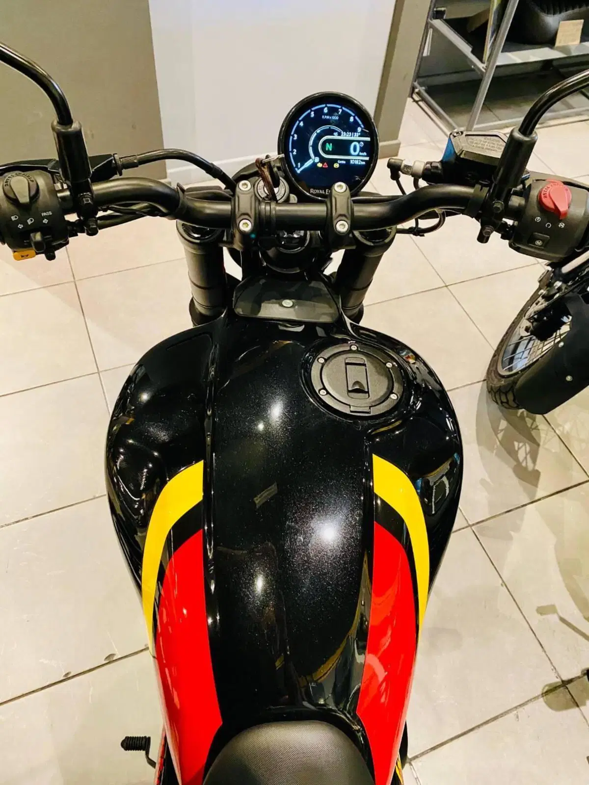 Royal Enfield Guerrilla 450 (2024 - 26) (3)