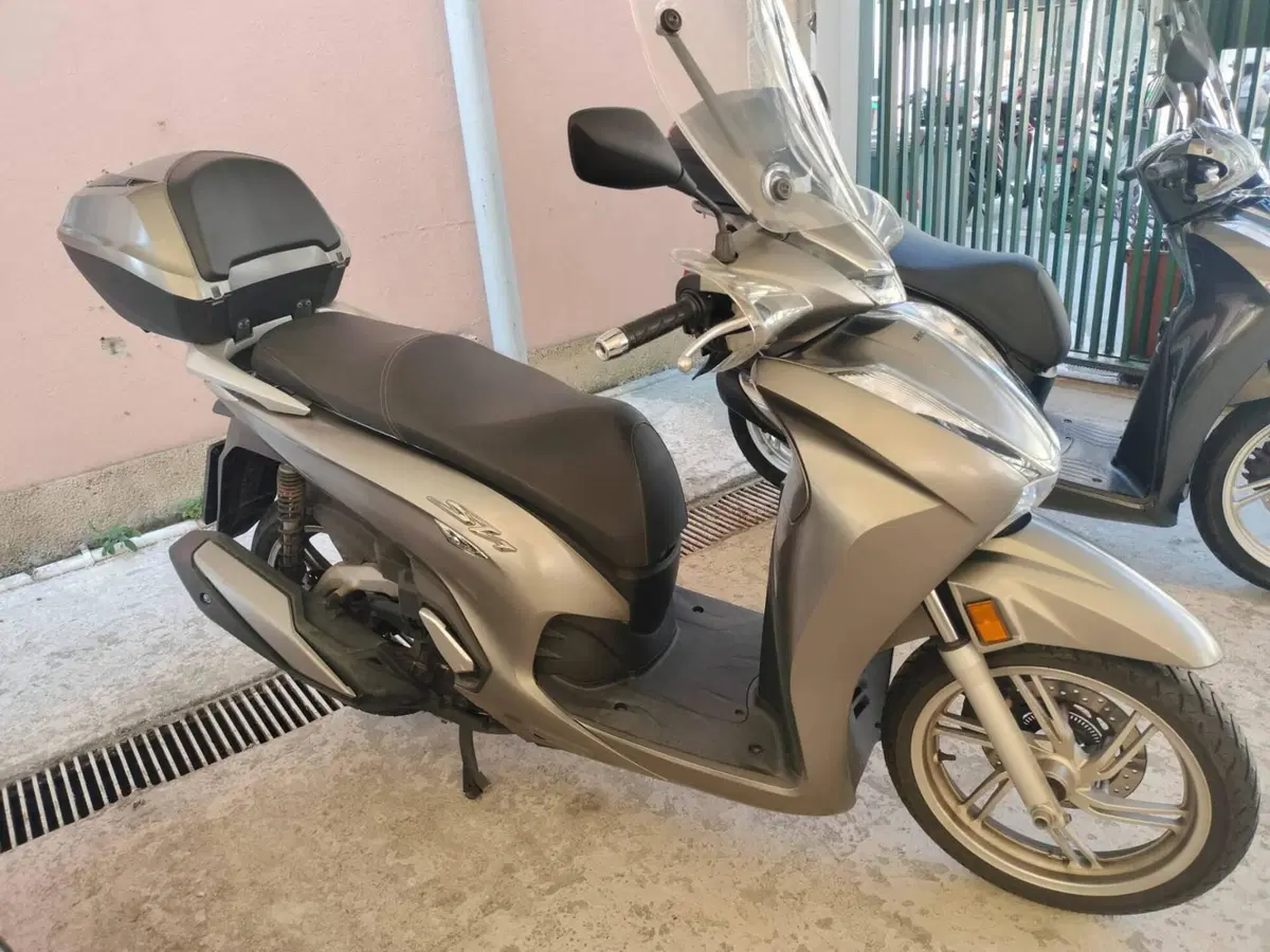 Honda SH 350 (2021 - 24) (2)