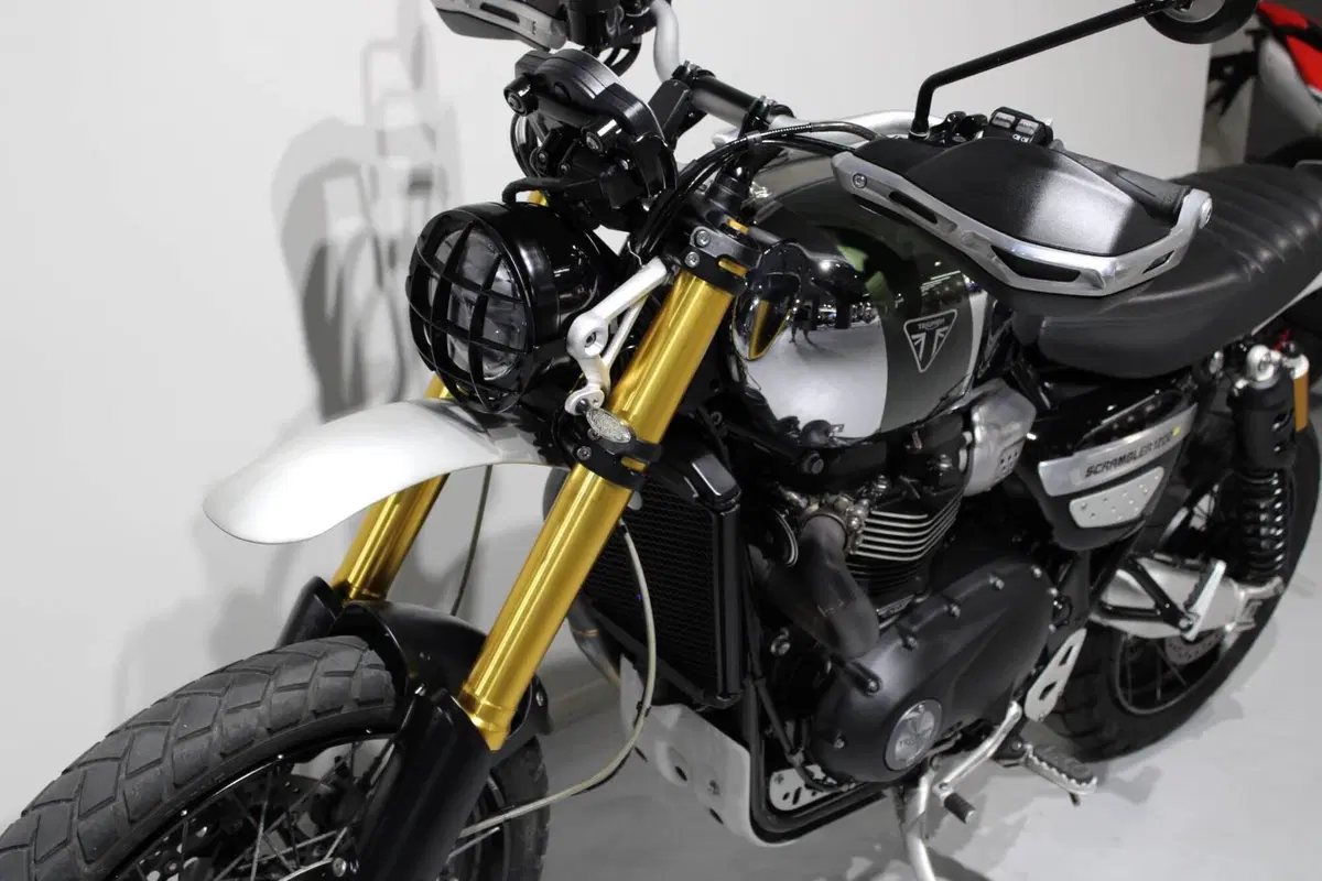 Triumph Scrambler 1200 XE Chrome Edition (2023) (9)