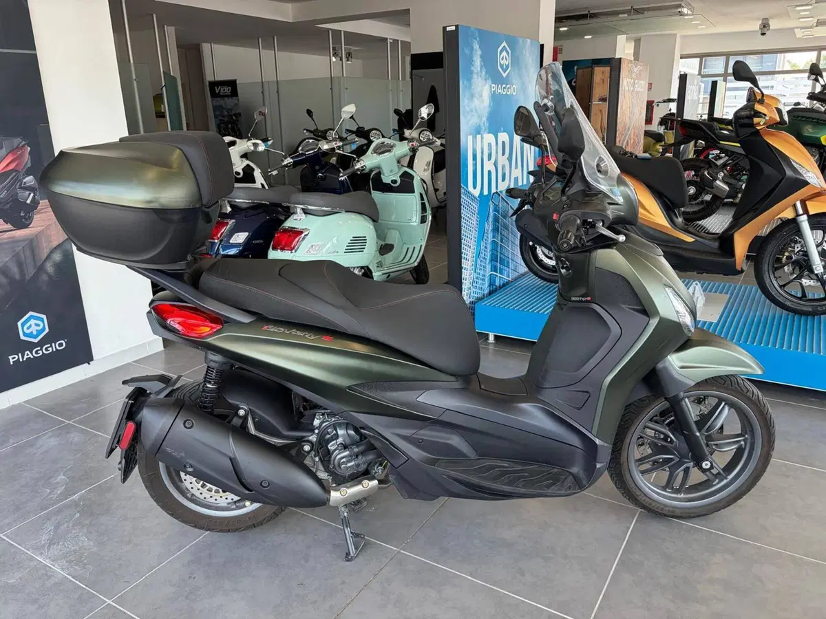 Piaggio Beverly 300 ABS-ASR (2021 - 25) (4)