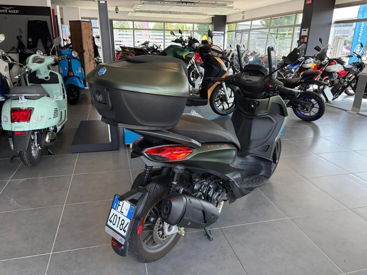 Piaggio Beverly 300 ABS-ASR (2021 - 25) (5)