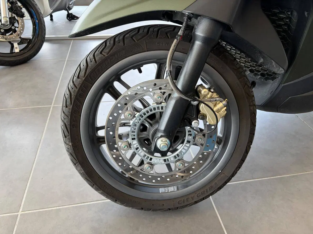 Piaggio Beverly 300 ABS-ASR (2021 - 25) (10)