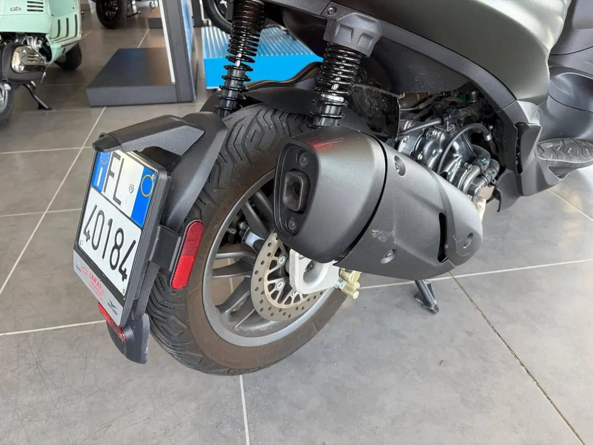 Piaggio Beverly 300 ABS-ASR (2021 - 25) (14)