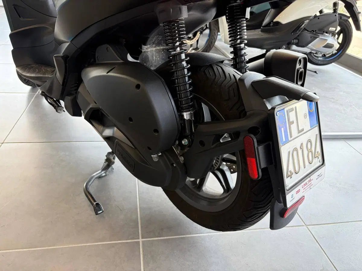 Piaggio Beverly 300 ABS-ASR (2021 - 25) (15)