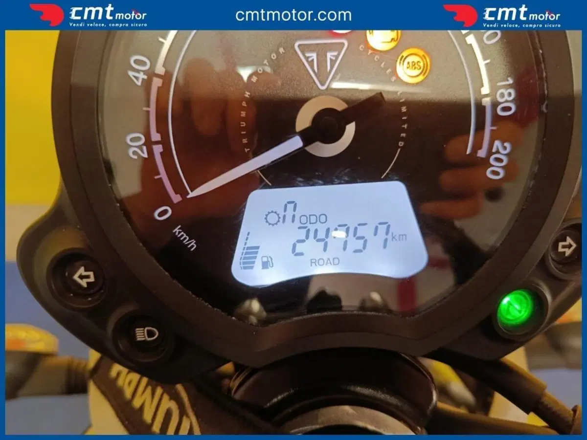 Triumph Street Twin 900 (2021 - 22) (5)