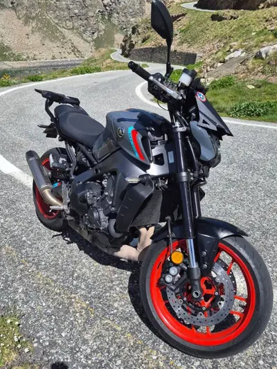 Yamaha MT-09 (2021 - 23) usata
