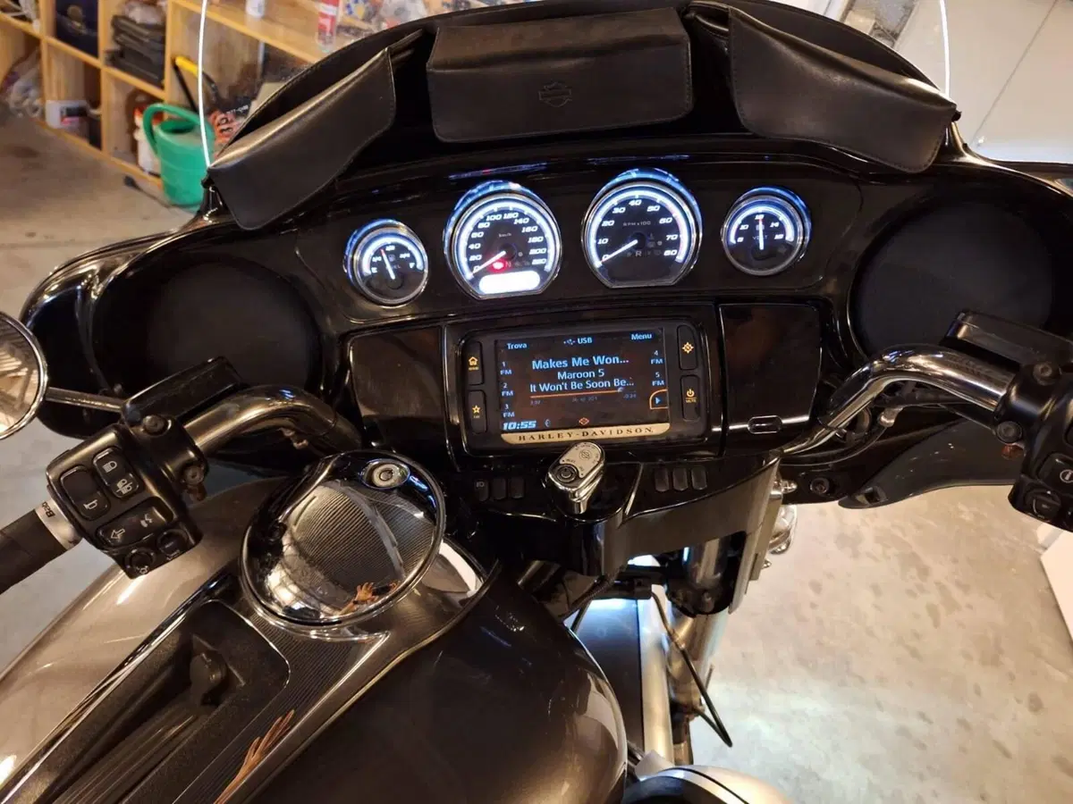 Harley-Davidson 1690 Electra Glide Ultra Limited (2014 - 15) - FLHTK (4)