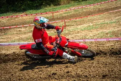 Desmo450 EDS, l'abbiamo provata in fettucciato e in linea, ecco come va la moto da enduro di Ducati! [VIDEO e GALLERY]