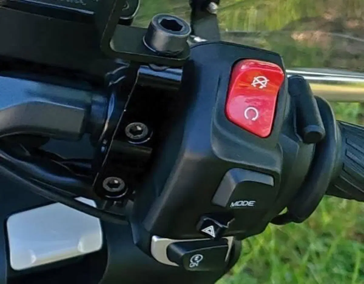 Yamaha T-Max 560 Tech Max (2022 - 24) (9)