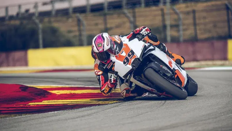 KTM, in arrivo due nuove supersport ispirate alla MotoGP: ecco la 790 RC e la 490 RC