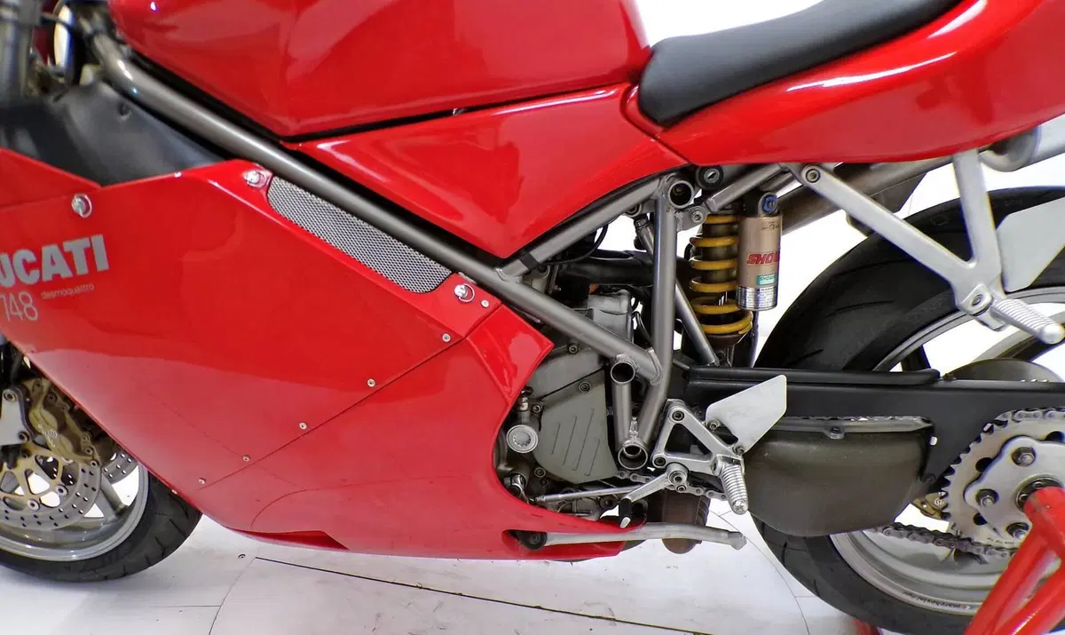 Ducati 748 Biposto (1998 - 03) (7)