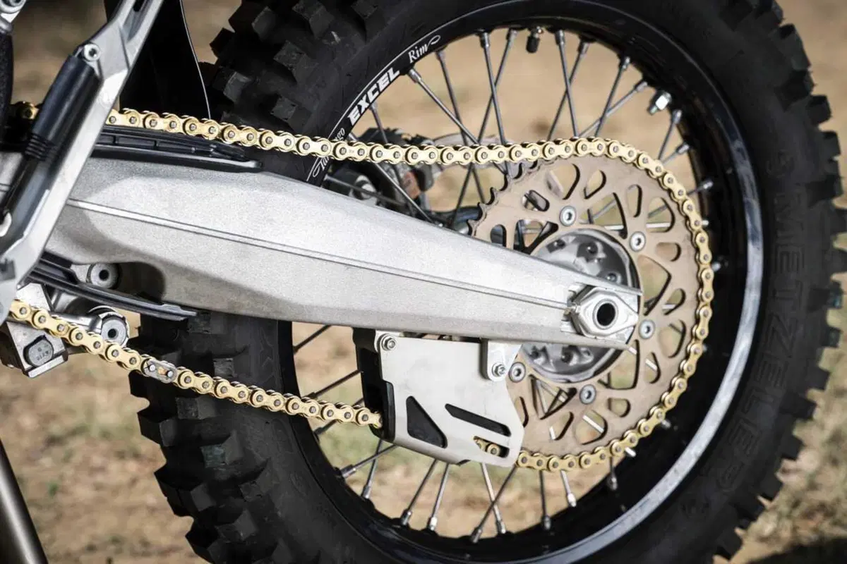 Desmo450 EDS, l'abbiamo provata in fettucciato e in linea, ecco come va la moto da enduro di Ducati! [VIDEO e GALLERY] (6)