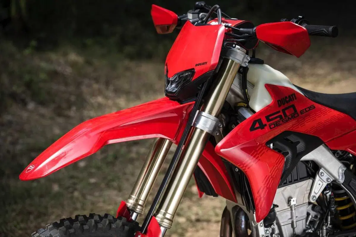 Desmo450 EDS, l'abbiamo provata in fettucciato e in linea, ecco come va la moto da enduro di Ducati! [VIDEO e GALLERY] (10)