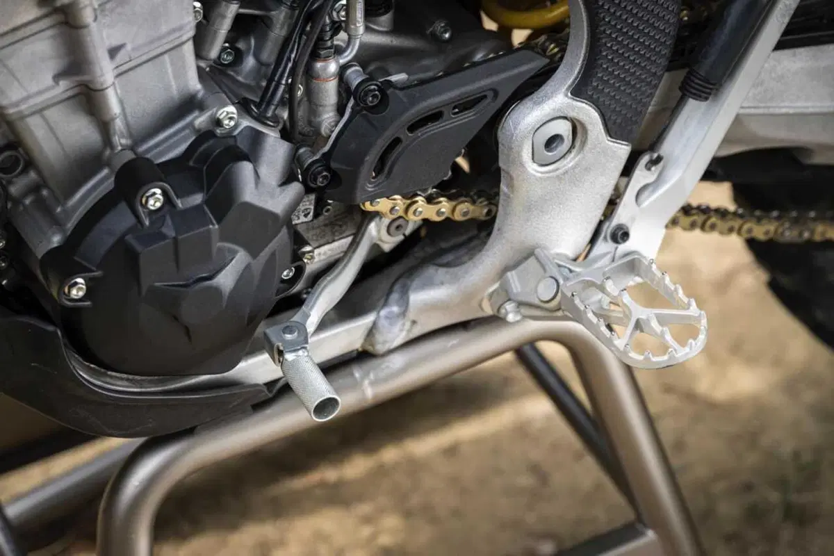 Desmo450 EDS, l'abbiamo provata in fettucciato e in linea, ecco come va la moto da enduro di Ducati! [VIDEO e GALLERY] (11)