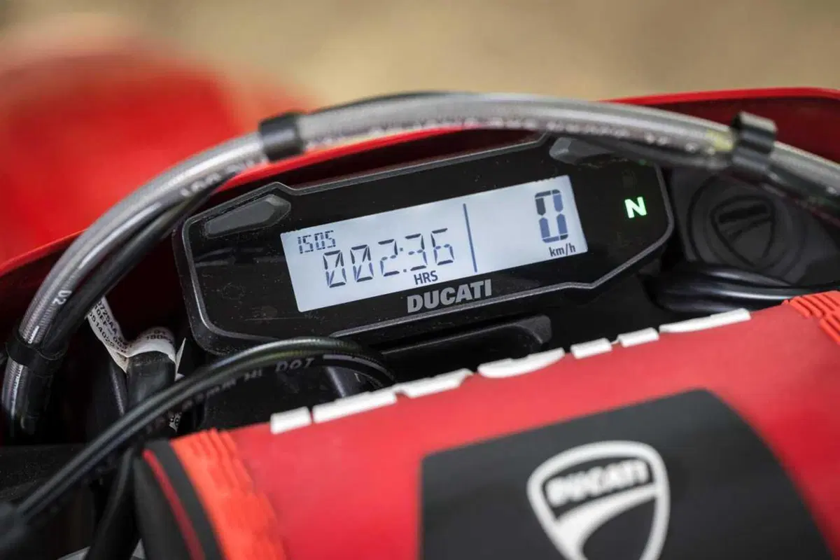Desmo450 EDS, l'abbiamo provata in fettucciato e in linea, ecco come va la moto da enduro di Ducati! [VIDEO e GALLERY] (12)