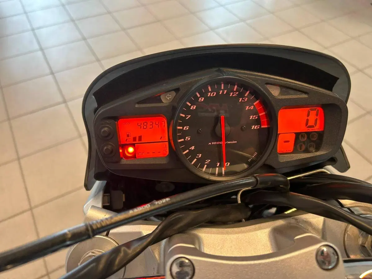 Suzuki GSR 600 (2006 - 11) (4)