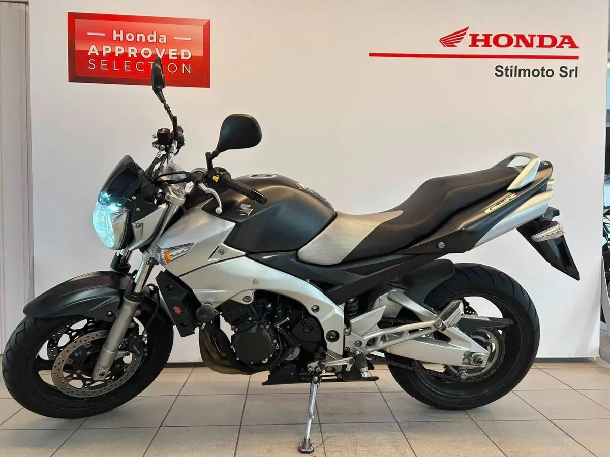 Suzuki GSR 600 (2006 - 11) (2)