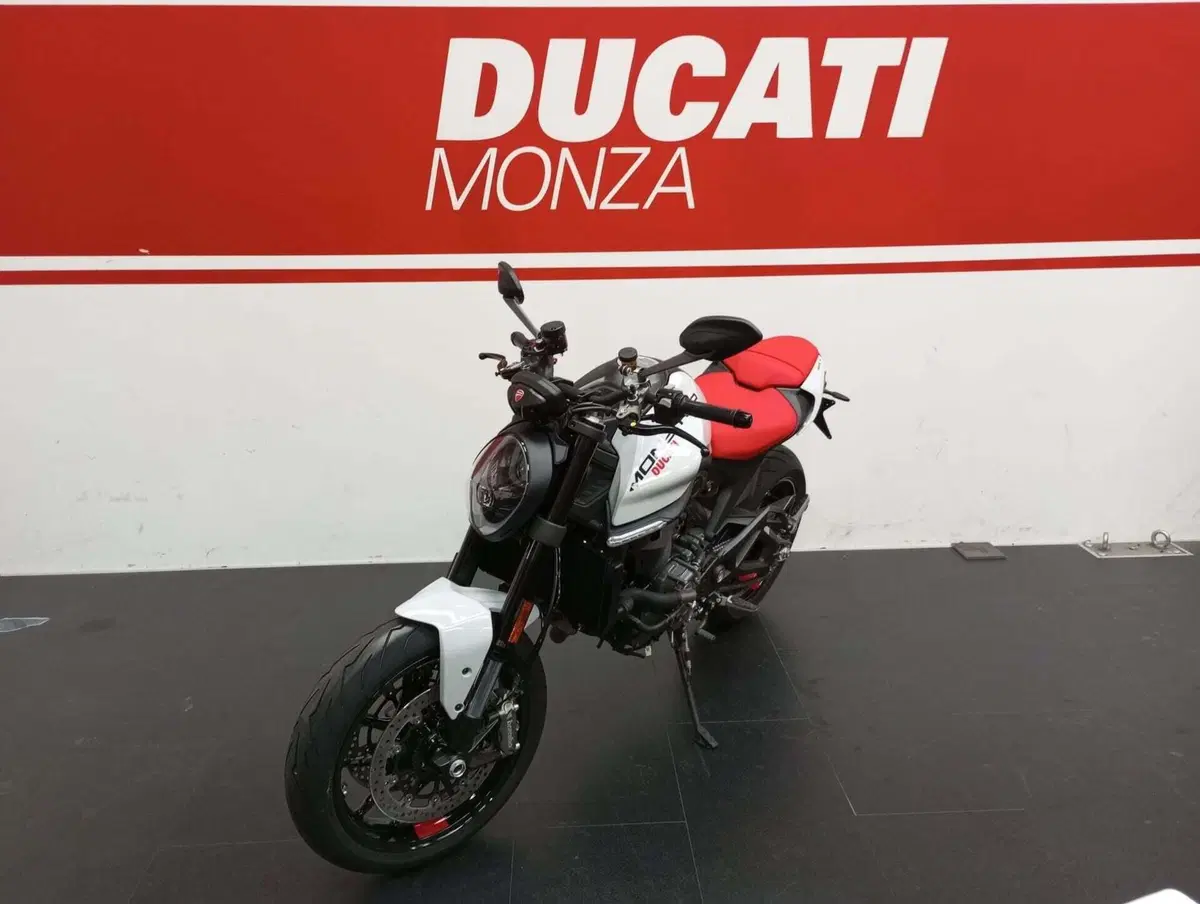Ducati Monster 937 (2021 - 25) (4)