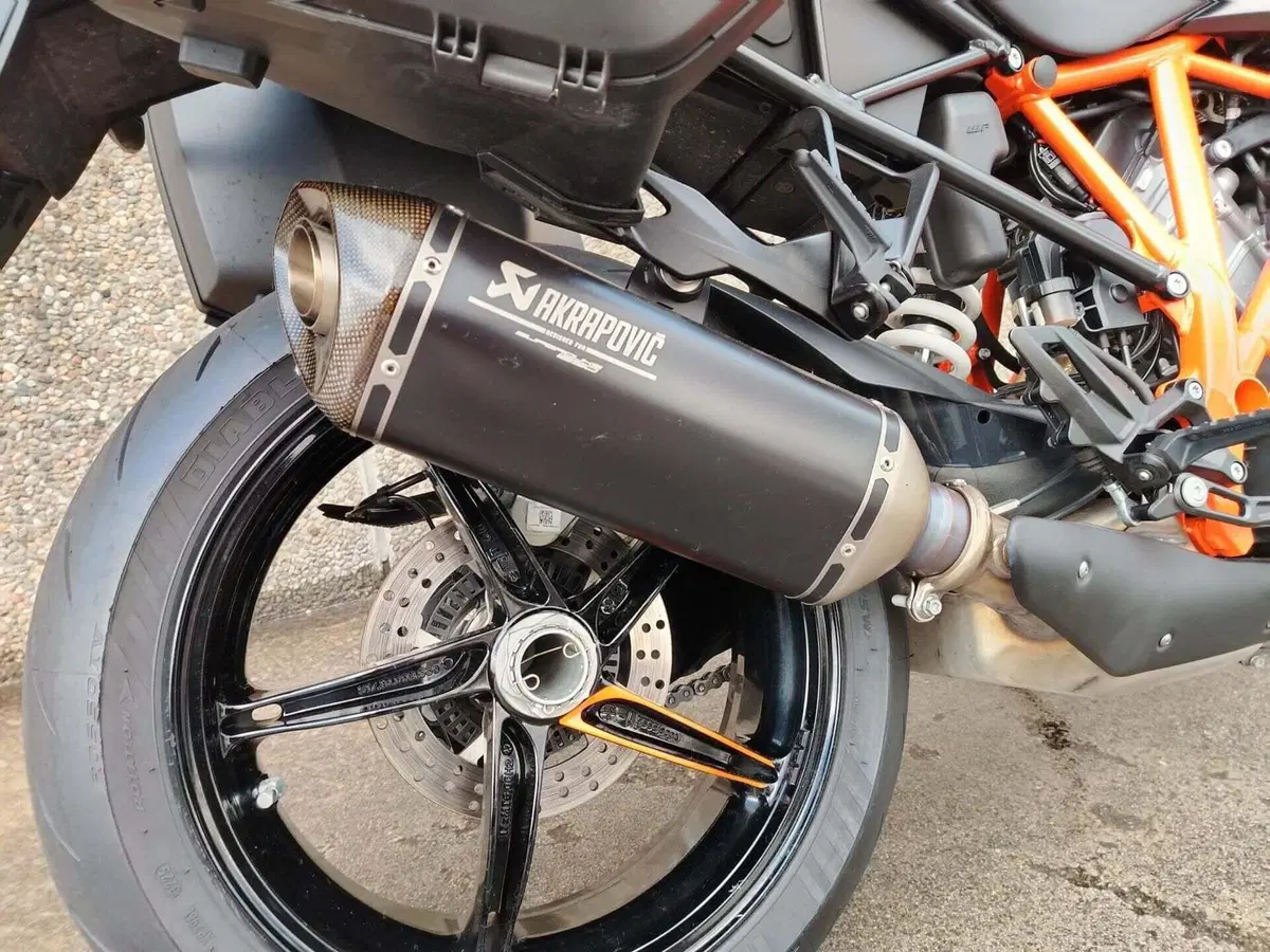 KTM 1290 Super Duke GT (2022 - 25) (6)