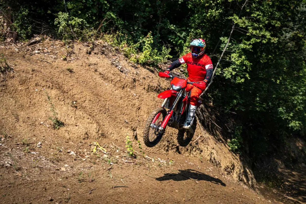 Desmo450 EDS, l'abbiamo provata in fettucciato e in linea, ecco come va la moto da enduro di Ducati! [VIDEO e GALLERY] (8)