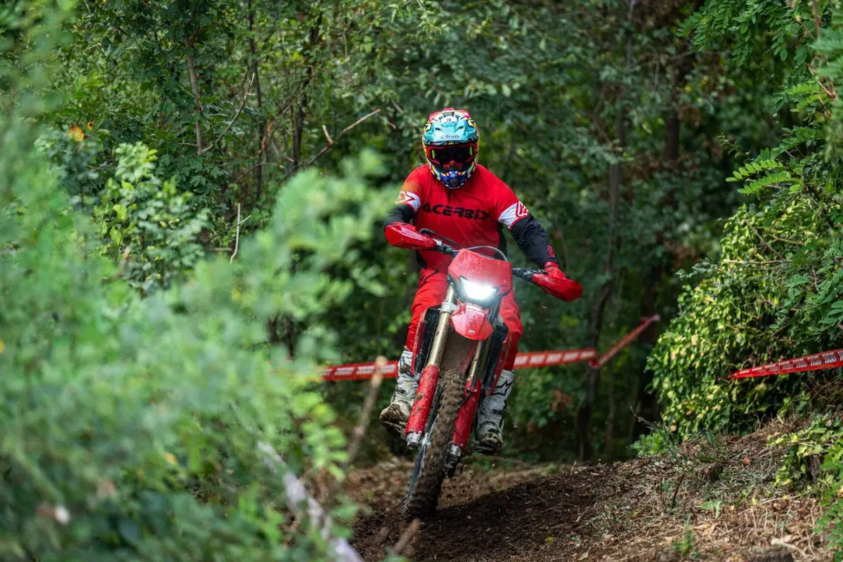 Desmo450 EDS, l'abbiamo provata in fettucciato e in linea, ecco come va la moto da enduro di Ducati! [VIDEO e GALLERY] (9)