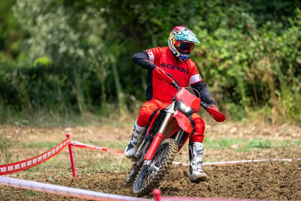 Desmo450 EDS, l'abbiamo provata in fettucciato e in linea, ecco come va la moto da enduro di Ducati! [VIDEO e GALLERY] (11)