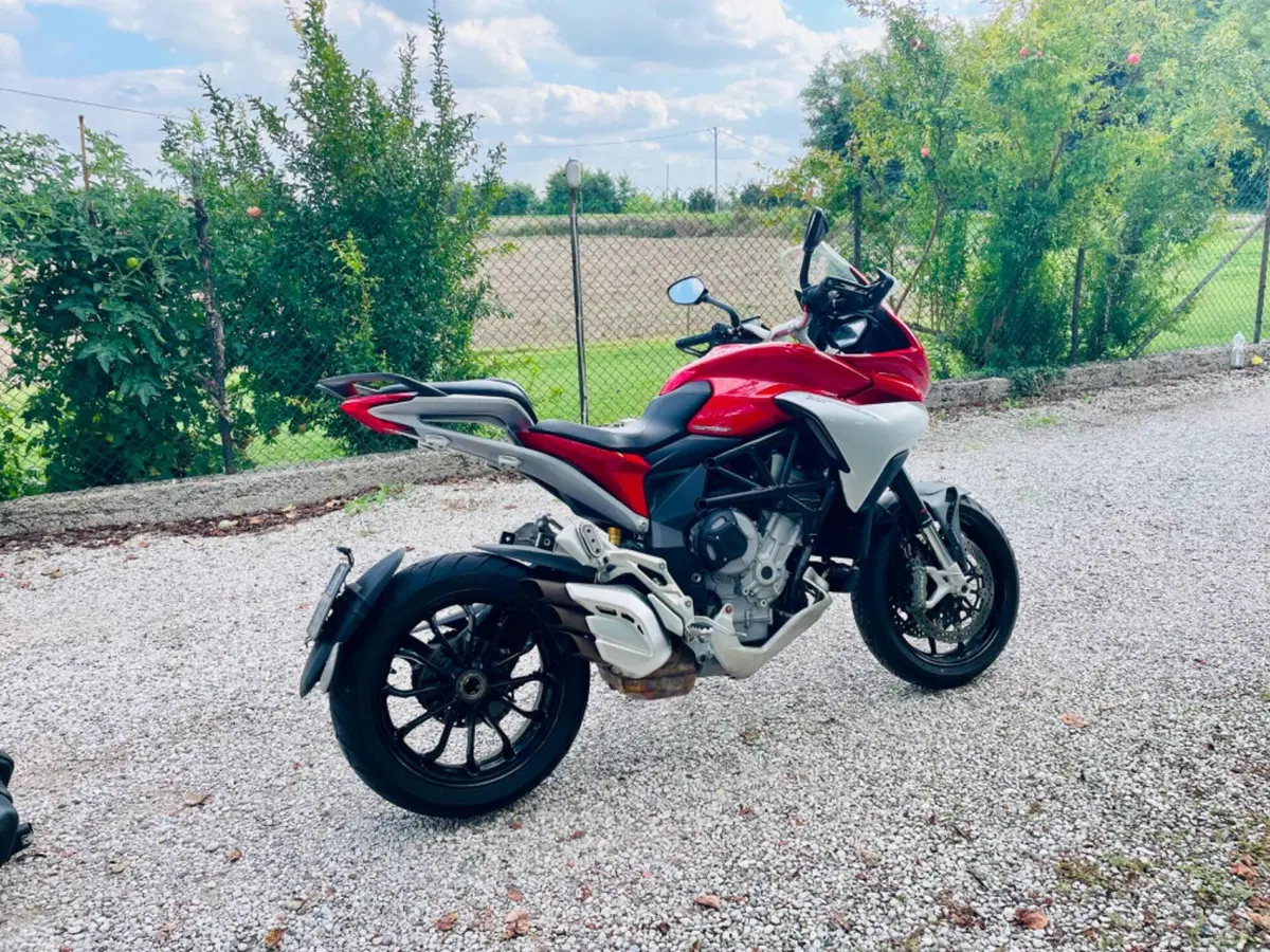 MV Agusta Turismo Veloce 800 (2014 - 16) (2)